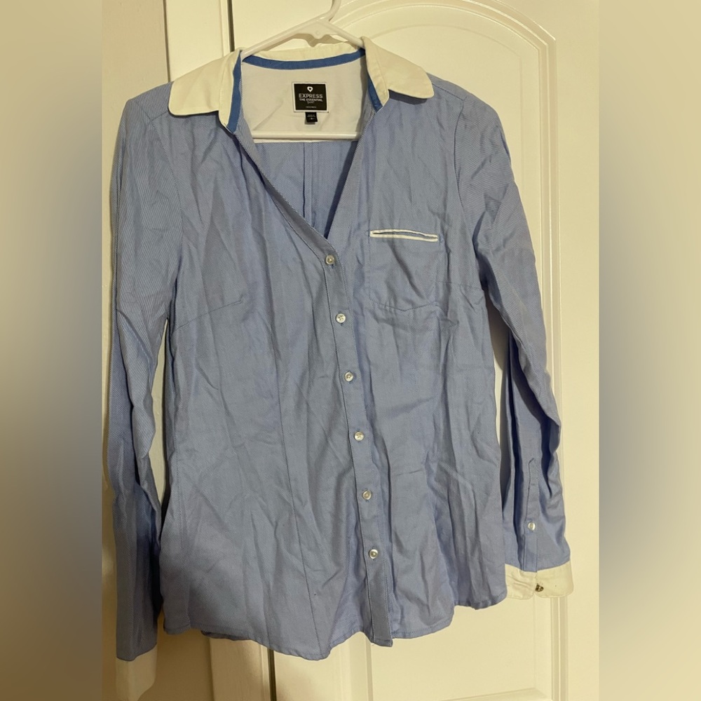 Express essential button up career top small